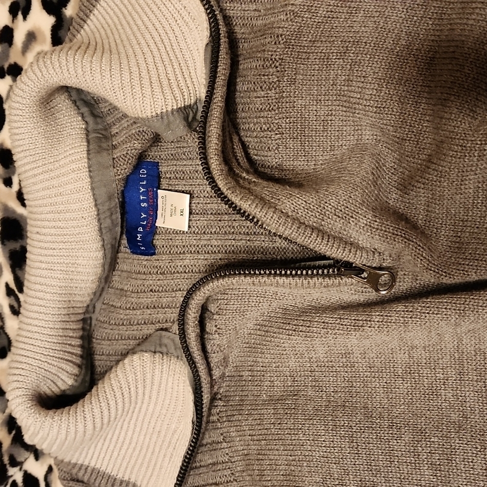 Men's Quarter Zip Sweater NWOT